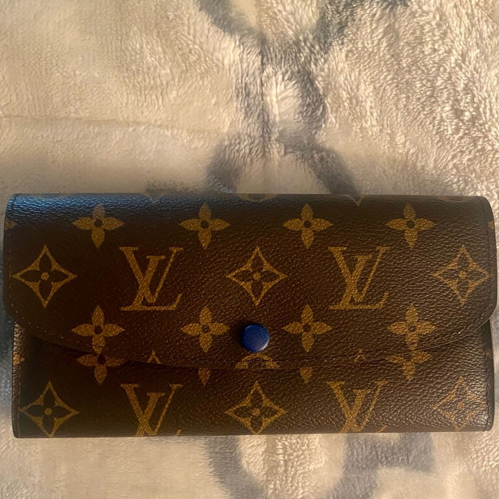 Authentic Louis Vuitton Emilie Monogram Wallet on Chain